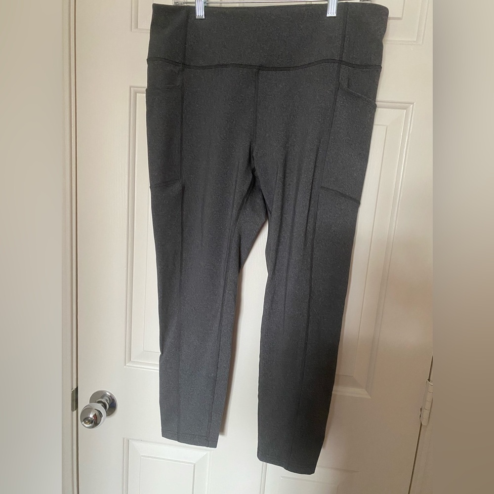 Tek Gear gray full length leggings women’s size XXL short shape wear